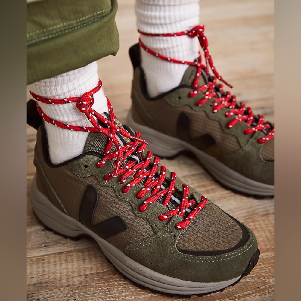 Veja Venturi Sneakers Green and Red Sz 8